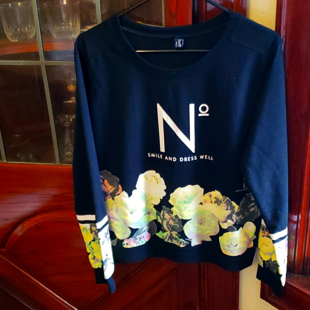 NWOT Women's South Store top